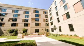 Queen's University Residence - Image 4