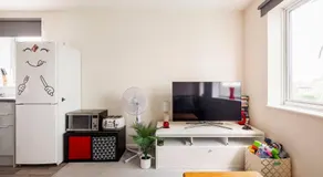 Charming Entire 2-Bedroom House in Milton Keynes - Image 3