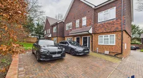 Luxurious 4-Bed Home, Sleeps 12, Free Parking - Image 5