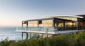 Beach & Brew-Modern 1-Bedroom in Trendy Merewether - Image 3
