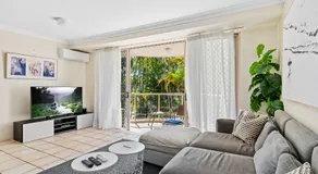 Miami Beachside Holiday Apartments - Image 2