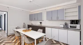 Boarding House Rooms with Kitchen, Parking & 24h Self Check-in - Image 4