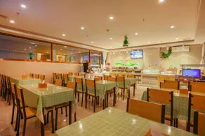 GreenTree Inn Dalian Dalian North Railway Station Express Hotel - Image 4