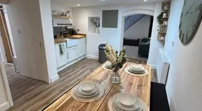 Lovely 2 Bedroom 2 Bathroom Cottage In Cheadle Staffordshire - Image 3