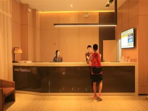 IU Hotels Xinzhou Bus Terminal - Image 3