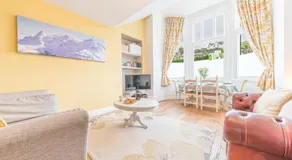 Enjoy relaxing family breaks in this central Ambleside apartment with parking - Image 2