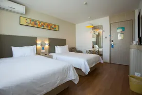 Hanting Hotel Qinhuangdao Nandaihe Tourism Center - Image 3