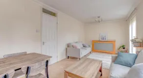 Cosy 3BR Home in Redditch - Sleeps 6 - Image 2