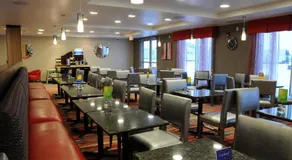 Chateau Inn & Suites Bonnyville - Image 3