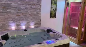 Le Cosily jacuzzi et sauna privatif - Image 4