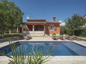 Villa in Peroj with Private Pool & Near Beach - Image 3