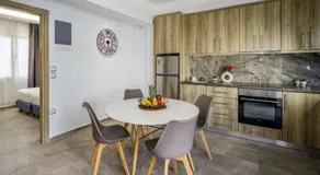 Semes Luxury Apts by Estia - Image 5
