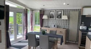 Muscovy Lodge with Hot Tub at Tattershall Lakes Country Park - Image 4