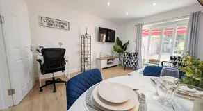 Tranquil Garden Haven, Comfy Family & Contractor Pad - Image 3