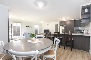 3bedroom Modern Home in Mt Barker, 8km to Hahndorf - Image 3