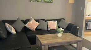 Masood Family Getaway Steps from CBD attractions - Image 2