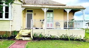 Taree CBD cottage apartments - Image 3
