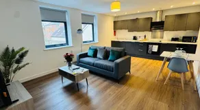 Central Old Town Base 1 & 2BR Apartments - Image 2