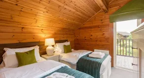 Lake View Lodge with Hot Tub - Image 2