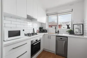 Heart of Ormond Apartment by Ready Set Host - Image 3