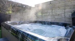 Stunning Pet-Friendly Home with Hot Tub less than one minute walk from Barmouth Beach - Image 5