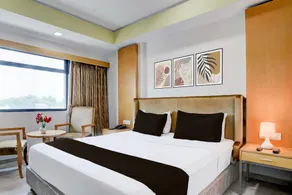 Super Townhouse Anand Formerly Hotel The Maison - Image 2