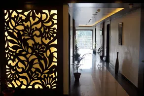 Golden Tulip - Image 2