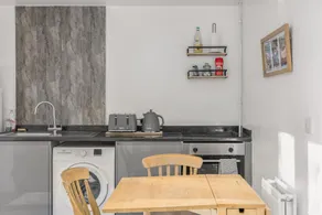 Apt 2: Spacious Comfortable apartment - ShireStays - Image 4