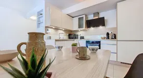 Appartement à 150m plage des Lecques, climatisé, piscine, terrasse, 2 chambres, parking - 4 étoiles - FR-1-770-29 - Image 5
