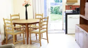 Oxford Family Home Free Parking & Garden Retreat - Image 2