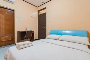 Shofy Guest House Mitra RedDoorz - Image 4