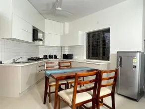 HYD Studio Haus AC Studio Flat Kitchen 43 TV - Image 3