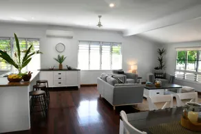 Ohana - Beachfront Holiday House - Image 3