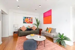 Spacious 3-Bed Home in Princeton Pearl Double Bay - Image 2