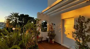 Fabuloso y amplio Duplex en Urb Jardines de Sotogrande - Image 5