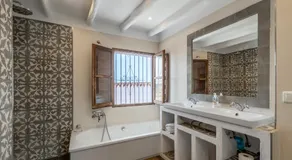 Town house with roof terrace and plunge pool - Image 2