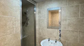 Central Cheltenham, Self Contained Flat, Sleeps 4, Private basement flat with full kitchen, ideal for shopping, races, festivals or short city breaks, Free Parking available by reservation only, limited spaces - Image 5