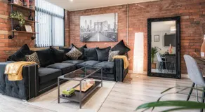 Stunning 2 bed with outside balcony, super king beds and 75’’ TV! - Image 3