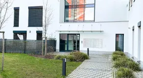 Incredible Luxury Apt with Garage and Tram Station - Image 4