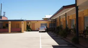 Ayrline Motel - Image 5