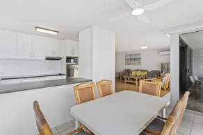 Ambassador Beachfront Burleigh Heads - Image 4