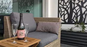 Spectacular Sunset Hideaway BestView St Kilda boutique self-contained luxury apartment - Image 2