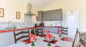 Amber Cabin - Image 3