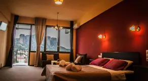 Chrysorama Rooms-Golden Vision - Image 2