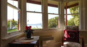 Waterfront Casilda House - 3 Bedrooms with Ensuites - Image 4