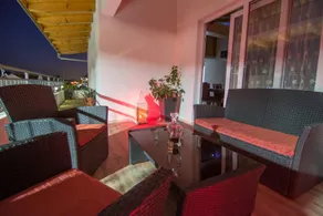 Prostrani apartman Maslina sa grijanim bazenom - Image 3