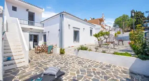 Traditional Dream House - Image 1