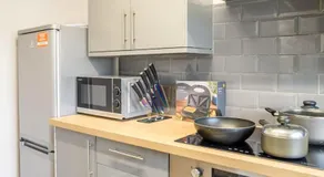 Stylish Two-bed House Birmingham with Parking - Image 4