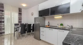 Voll ausgestattetes charmantes Apartment mit Terrasse, Pool und Garten | Strand in der Nähe - Image 4