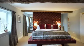 The Crown Hotel - Image 2